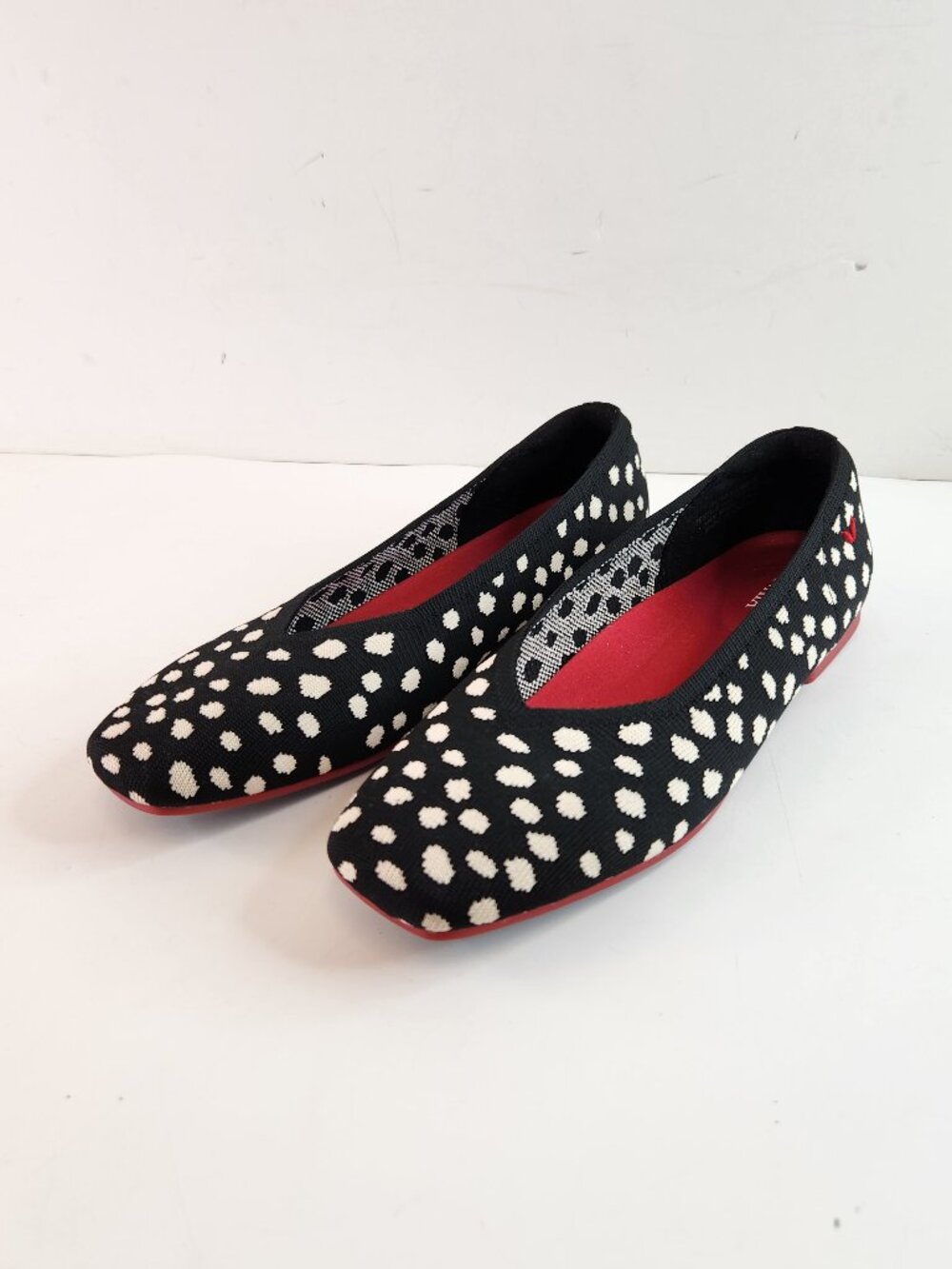 Vivaia Square Toe V-Cut Flats Margot 2.0 Dots Collection US 8.5